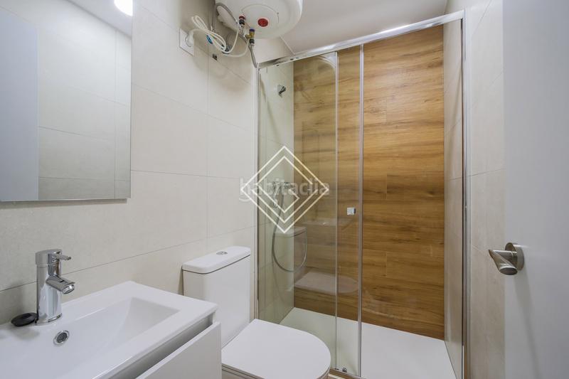 Foto e7987940-2006-48b1-a191-49e46a394908. Casa bifamiliare in Peñagrande Madrid