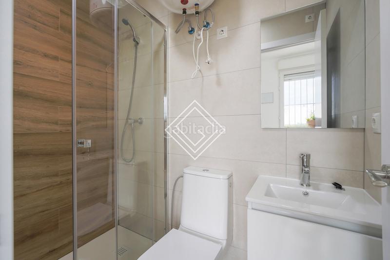 Foto 076650c9-b297-4ada-904b-3988f452b384. Casa pareada en Peñagrande Madrid