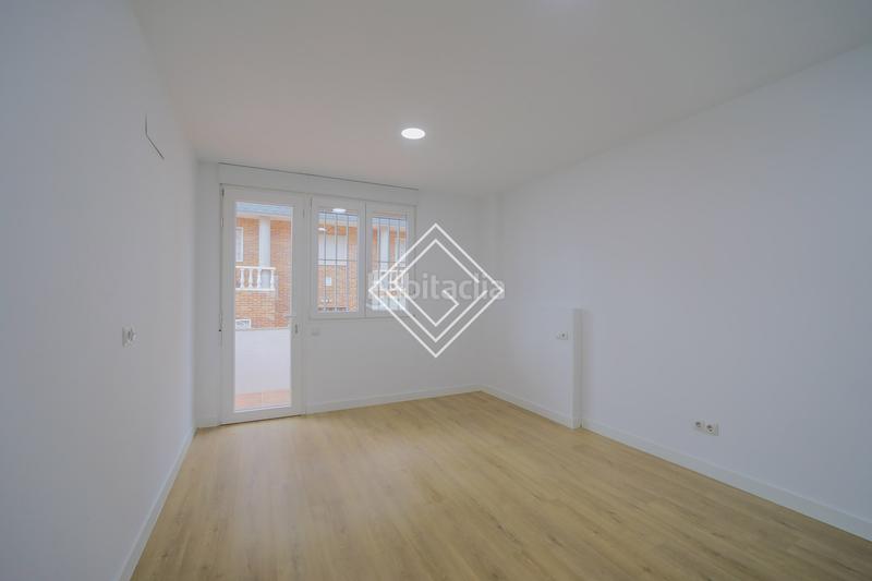 Foto 3c812b59-36e4-45e9-94d4-ee9a6cee8ba7. Casa pareada en Peñagrande Madrid