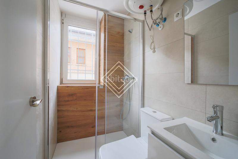 Foto e21e244e-1a68-4f80-b79f-6039a0faf150. Casa pareada en Peñagrande Madrid