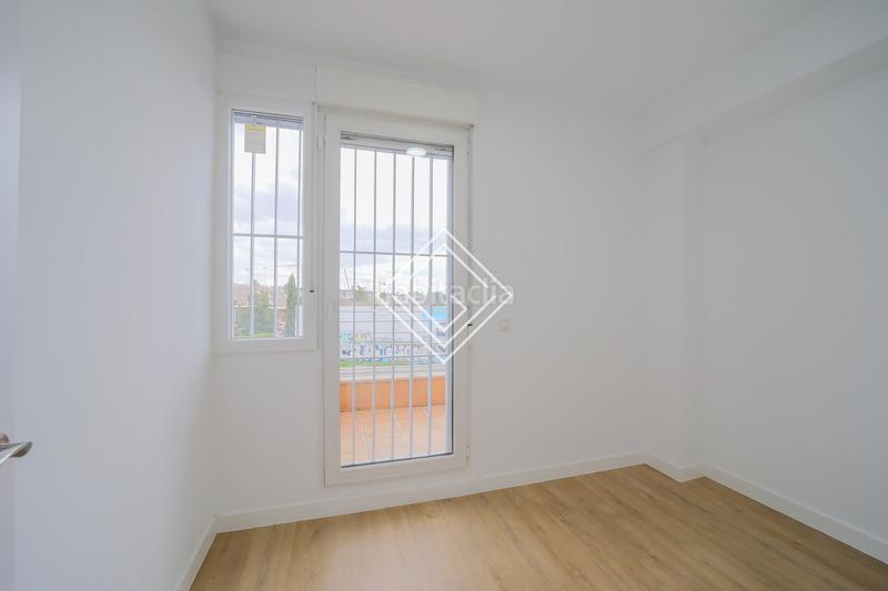 Foto e5beb70e-3488-4c28-b3f1-9759bbbe0bb2. Casa pareada en Peñagrande Madrid