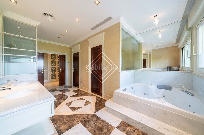 Foto 3724864d-c465-4b8f-a109-5d3d6ba5e018. Casa amb calefacció piscina a La Florida - El Plantío Madrid