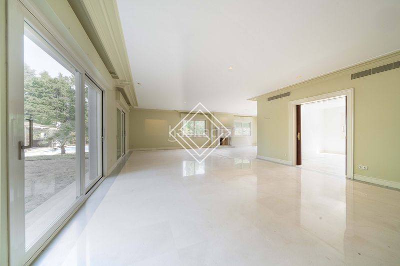 Foto c8e1402a-a975-4d44-86e6-bc572984fc83. Casa amb calefacció piscina a La Florida - El Plantío Madrid