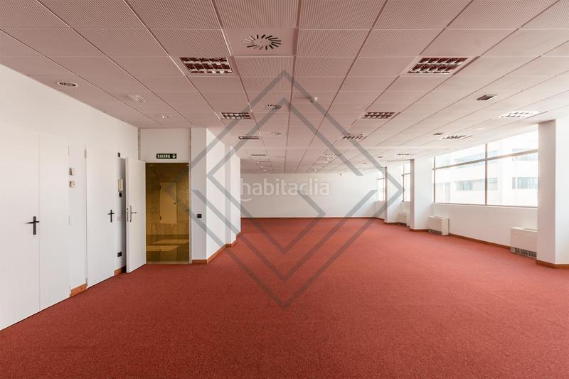Foto 2b970bad-f01b-4b0b-9f99-68802f795259. Oficina en Aeropuerto Madrid