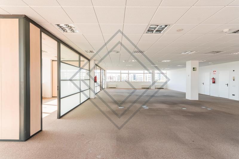 Foto a50f72e2-6dfb-4c1e-9fde-a36d8c5cf3a7. Oficina en Aeropuerto Madrid