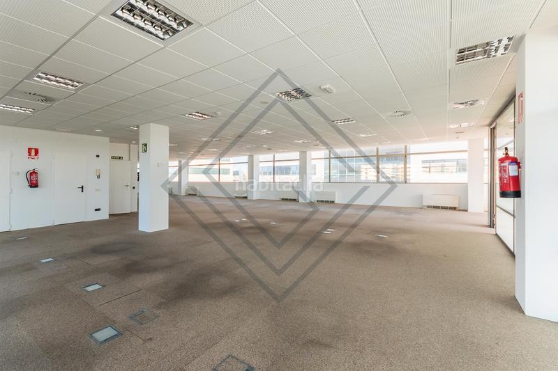 Foto e1929ba2-2b2d-4ccf-a99f-50901f87a764. Oficina en Aeropuerto Madrid