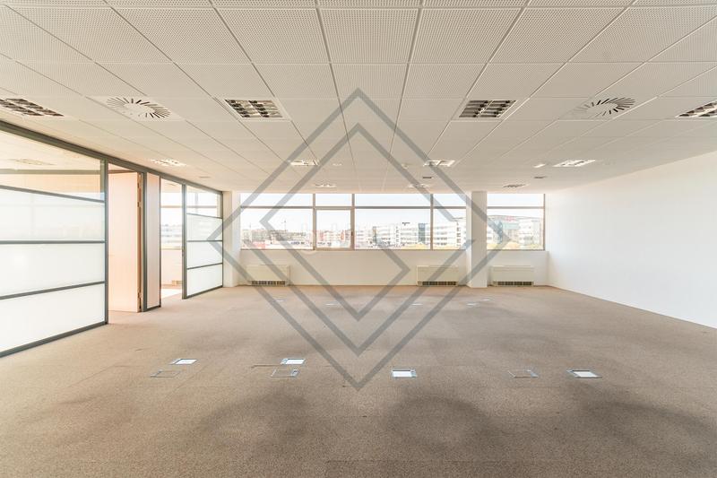 Foto 1deb0b3a-20eb-4cb7-a4be-c2038aef0503. Ufficio in Aeropuerto Madrid