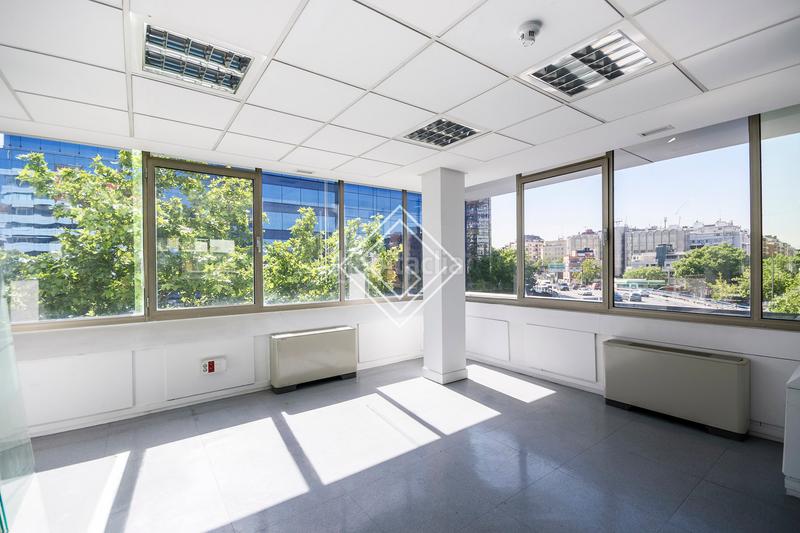 Foto 662bdb22-e1f9-4b75-a3cf-c38c0f811ff2. Location bureau avec chauffage dans El Viso Madrid