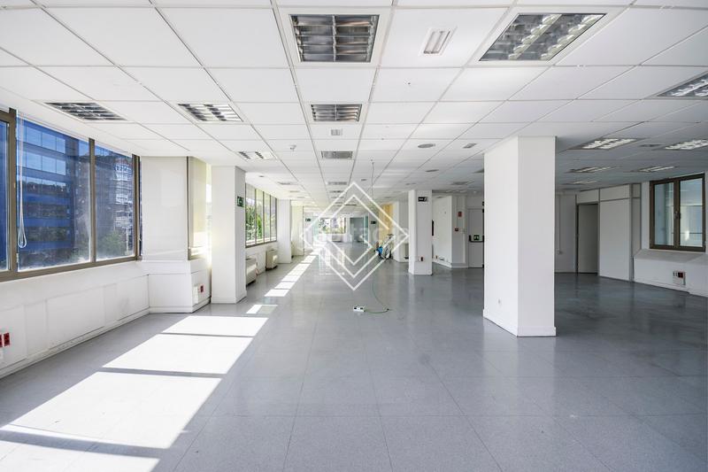 Foto b2589cb5-132e-4ec0-b079-b481d0f52039. Lloguer oficina amb calefacció a El Viso Madrid