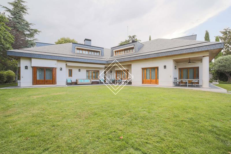 Foto c8907328-f036-40d9-8e58-2c14f97cceb9. Chalet avec cheminée chauffage parking piscine dans Madrid