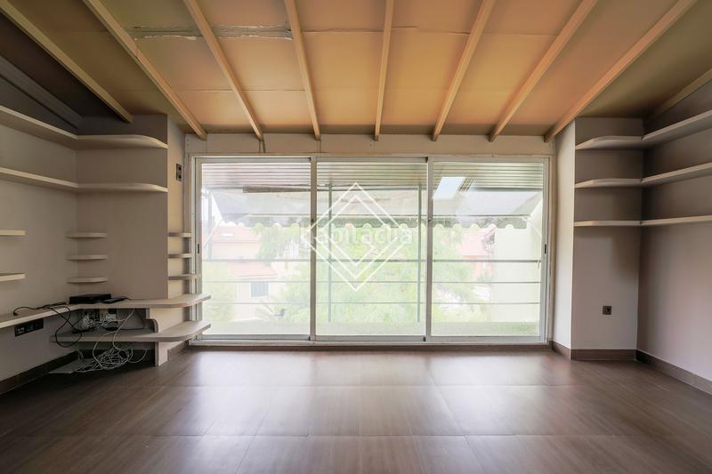 Foto 031f339a-751c-4b3b-83cb-a1e96317f4bc. Casa adosada en Hispanoamérica-Bernabéu Madrid