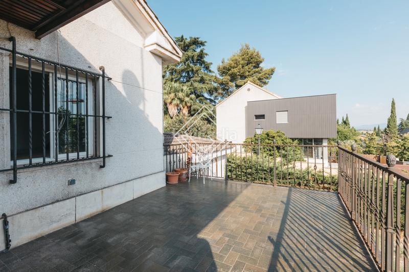 Foto 185d9b27-3e6e-4419-8496-d3b454d482a7. Chalet con parcheggio in Mirasierra Madrid