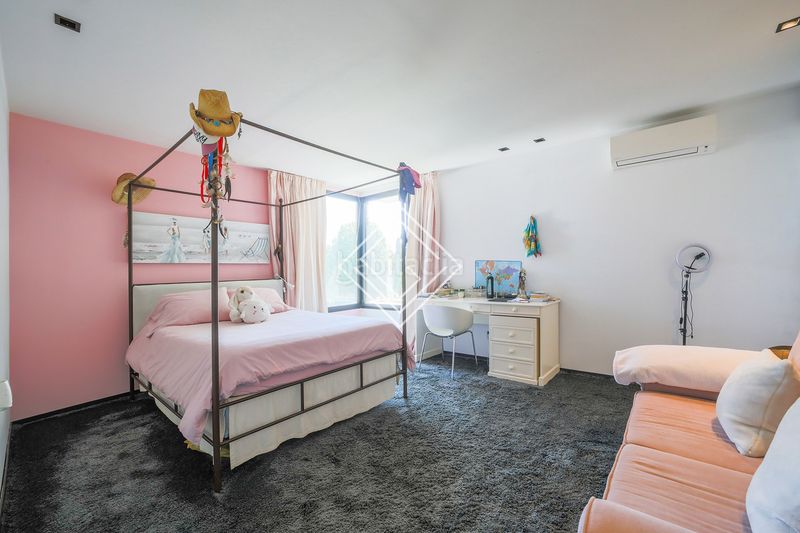 Foto deec6a65-3992-4295-a530-e563f1b0fd38. Casa aparellada amb calefacció aparcament piscina a La Moraleja