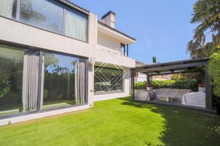 Doppelhaus in Urbanización La Moraleja