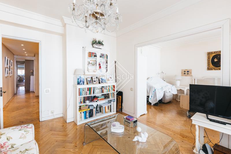 Foto 7bf7cd8f-6954-4817-be36-193046f06d83. Flat with heating parking in Recoletos Madrid