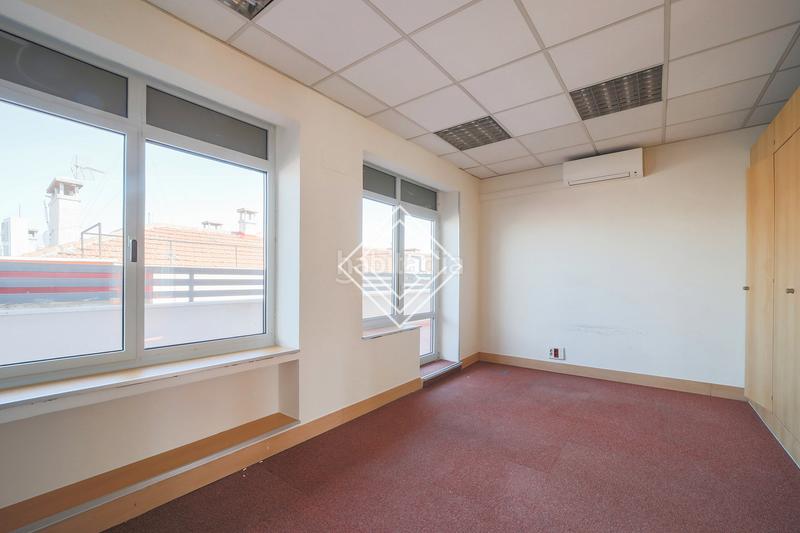 Foto b117b7be-0773-49e0-9af3-cdc32d25932e. Bureau avec chauffage dans Almagro Madrid