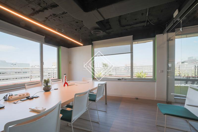 Foto 4a903d87-7e02-485a-865c-293d933cffcd. Office space with heating in Almagro Madrid