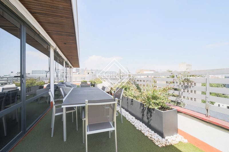 Foto f747f8b6-d3fb-47e8-b3c6-1098bcc2081c. Office space with heating in Almagro Madrid