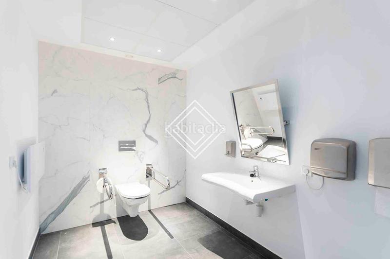 Foto d9dc105c-8cc7-40dd-b456-eff3cc7466a6. Rent office space with heating in La Florida - El Plantío Madrid