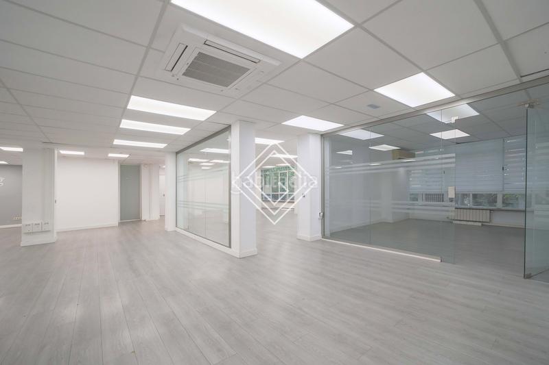 Foto 86f25f8e-2a56-4960-aef5-c27c5ab4dcb1. Miete büro mit heizung in Hispanoamérica-Bernabéu Madrid