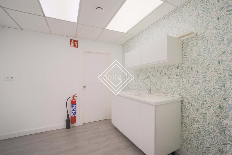 Foto be305e8d-cc01-4fc9-9582-6ca52f5d5fab. Alquiler oficina en Hispanoamérica-Bernabéu Madrid