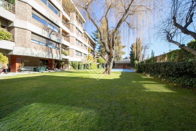 Foto e6f4924a-0cfe-4c29-8154-4bbc562a858e. Attico con riscaldamento parcheggio piscina in Nueva España Madrid