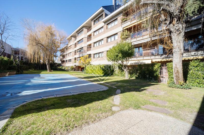 Foto fa604a27-c0cf-4882-9faa-6ac2e8552572. Attico con riscaldamento parcheggio piscina in Nueva España Madrid