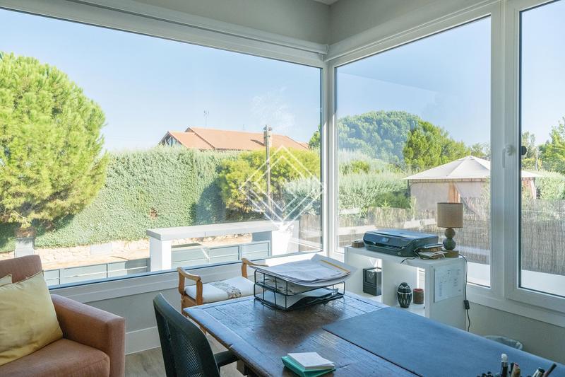 Foto f3d6c65c-99ac-416c-9337-dee099430e79. Rent chalet with fireplace heating parking pool in Villaviciosa de Odón