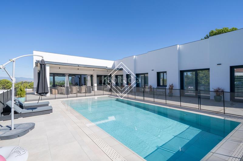 Foto aded90f4-d335-4779-aa62-5e9c6a8e5bdd. Location chalet avec cheminée chauffage parking piscine dans Villaviciosa de Odón