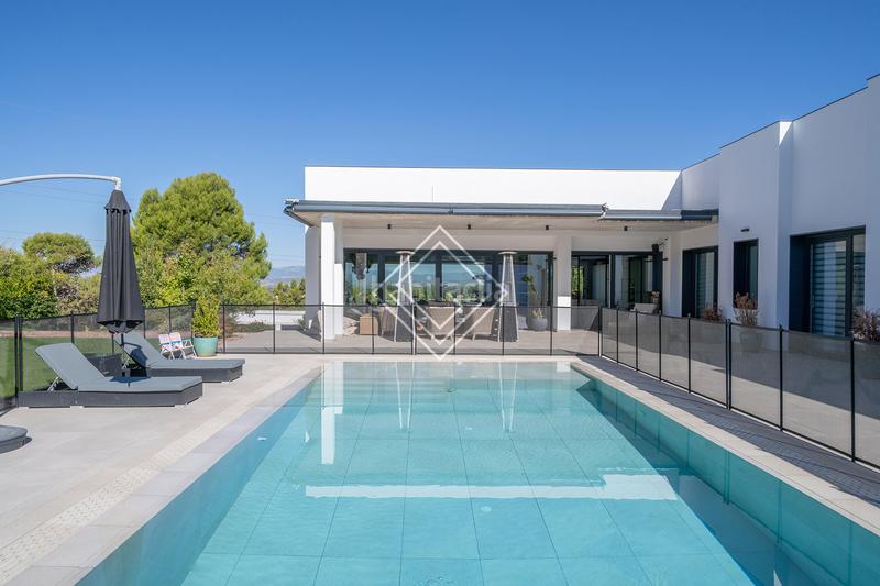 Foto 0c07e04a-f90b-465c-9285-14201f03034a. Affitto chalet con camino riscaldamento parcheggio piscina in Villaviciosa de Odón