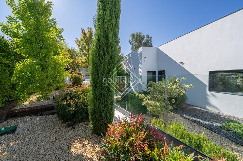 Foto 2b31340f-c262-4280-8e36-032aa7bc8a24. Affitto chalet con camino riscaldamento parcheggio piscina in Villaviciosa de Odón