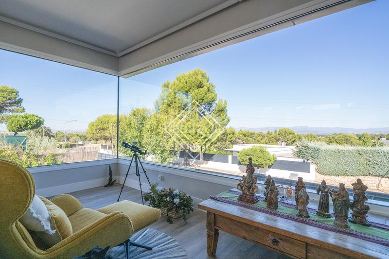 Foto b74261bf-6d3c-4c65-858c-597992729625. Lloguer xalet amb xemeneia calefacció aparcament piscina a Villaviciosa de Odón