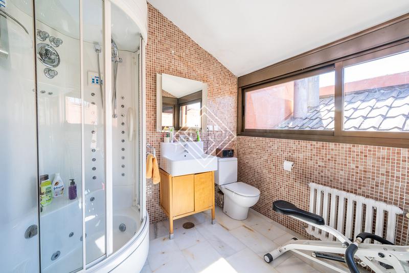 Foto 1f660a0c-74b9-4d1c-9d18-665875543a1b. Casa a schiera con riscaldamento piscina in Aravaca Madrid