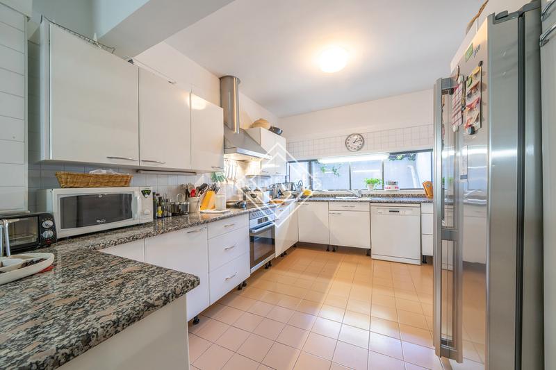 Foto ca108ee9-f854-4137-8d83-33e2fe115419. Casa adossada amb calefacció piscina a Aravaca Madrid