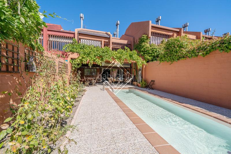 Foto 4762b07b-749d-419c-92bb-550080e696eb. Reihenhaus mit heizung pool in Aravaca Madrid
