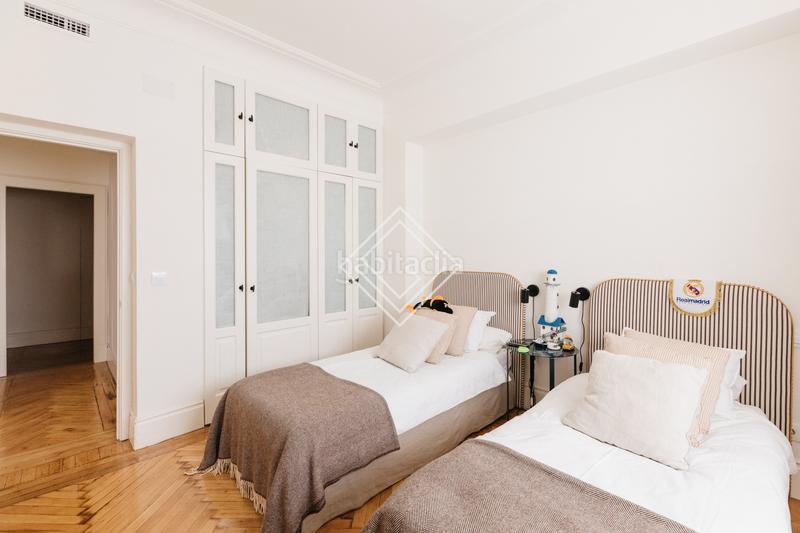 Foto d25f4a5b-def7-48b3-80f2-2a874e839e2c. Flat with heating in Almagro Madrid