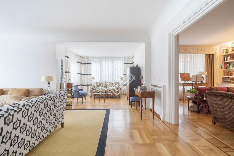 Foto 09edd7f3-f320-4166-9bb5-d7451d2485ed. Flat with fireplace heating parking in El Viso Madrid