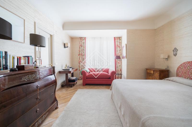 Foto 2a14253d-596b-4190-96d0-23fde55720b2. Flat with fireplace heating parking in El Viso Madrid