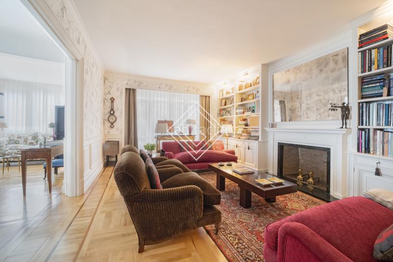 Foto 565de40c-a8b5-424b-89a5-68f9f92eb9fa. Flat with fireplace heating parking in El Viso Madrid