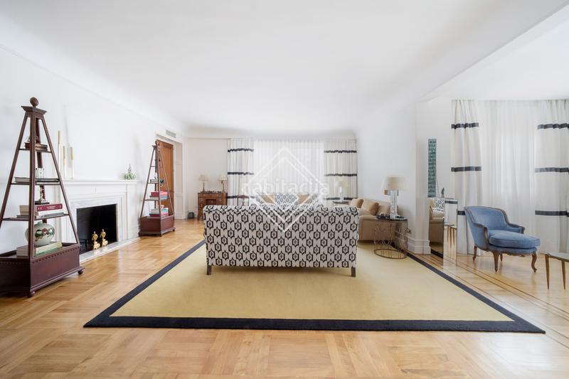 Foto ccc507b6-048f-424c-8dc3-26afa5a451bc. Flat with fireplace heating parking in El Viso Madrid