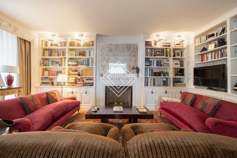 Foto dca5290c-7186-4858-bed7-8f0157d236f0. Flat with fireplace heating parking in El Viso Madrid