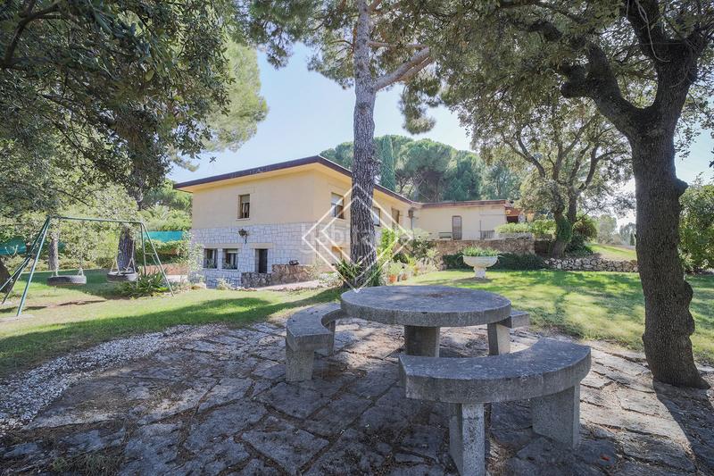 Foto 255fb48c-ea1b-4e86-b39b-eb41a1e69247. Chalet mit pool in Prado Largo Pozuelo de Alarcón