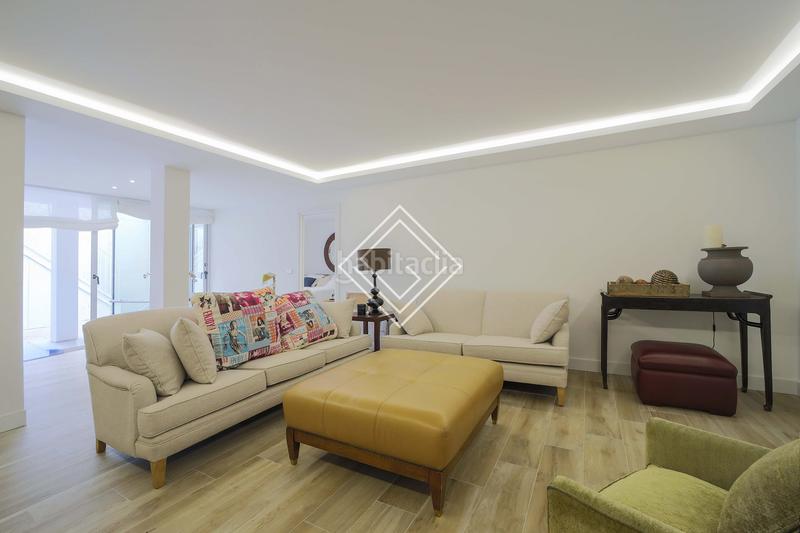 Foto 5aa1e88c-2acb-4e5a-8f5a-71c56fd32b32. Affitto casa bifamiliare con piscina in Valdemarín Madrid