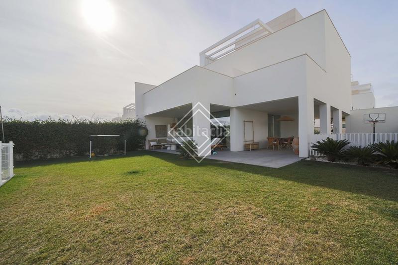 Foto f94e4f52-e322-407f-b8dd-f8a50523906c. Affitto casa bifamiliare con piscina in Valdemarín Madrid