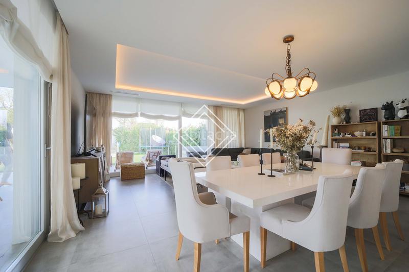 Foto 2229e73d-31e9-4d75-927d-ac9f91bd72db. Miete doppelhaus mit pool in Valdemarín Madrid