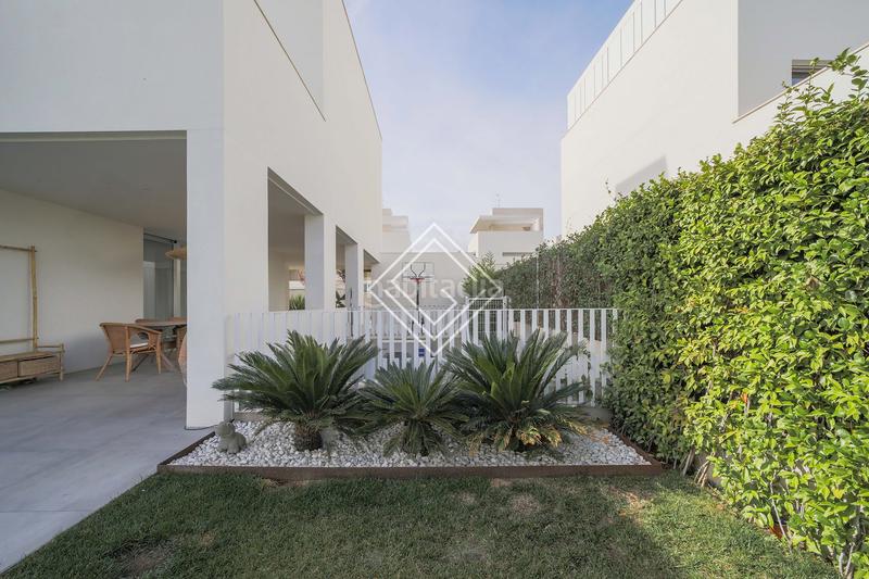 Foto 2c4a6b84-ea95-4ffd-9a9f-b9a1d5fdfd72. Rent towny house with pool in Valdemarín Madrid