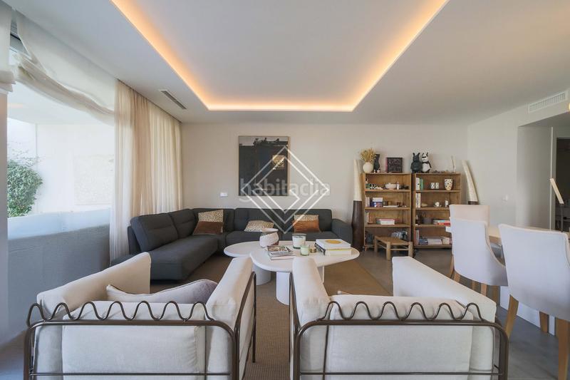 Foto c4d8dce6-0dbb-468d-ad1d-d963eaeaaeb3. Rent towny house with pool in Valdemarín Madrid