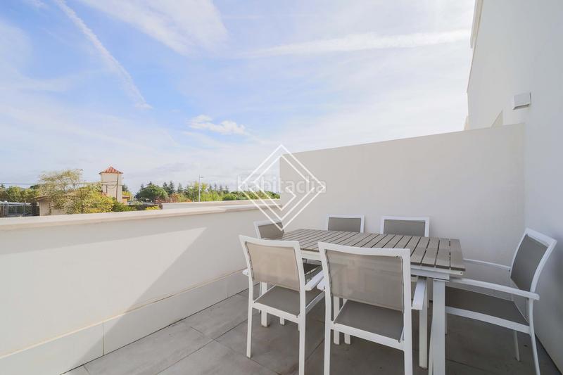 Foto c5bf6e4d-711a-4f1d-89de-b08417d6d387. Rent towny house with pool in Valdemarín Madrid