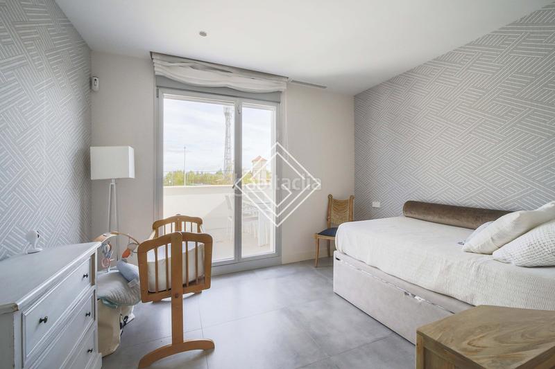 Foto c99bf8dd-4846-4308-ac5d-4e86b9a39d39. Rent towny house with pool in Valdemarín Madrid