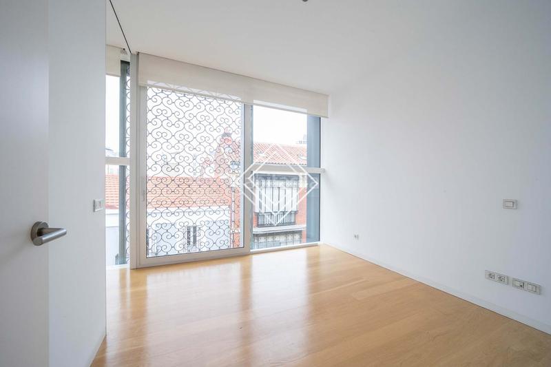 Foto 0ef4e53d-9b44-49c4-865b-ee9280f3beb4. Location attique avec chauffage parking dans Almagro Madrid